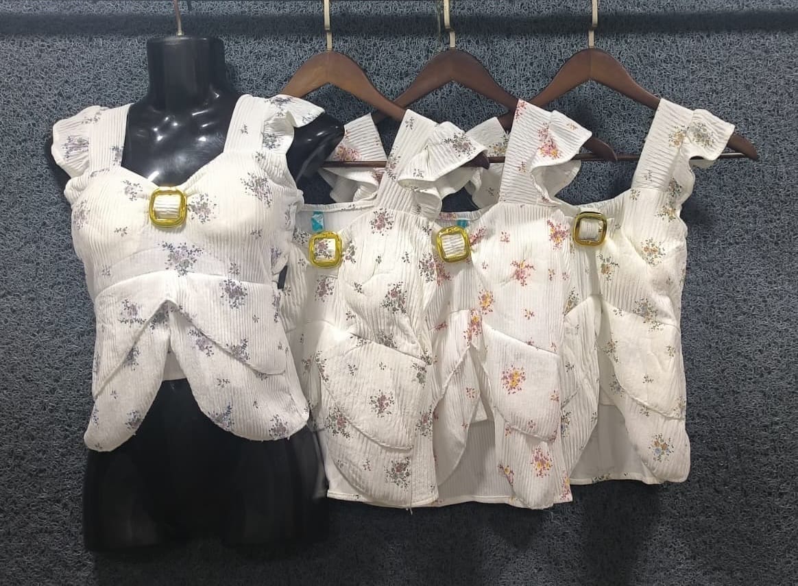 Charming Floral Print Ruffle Tops with Buckle Detail